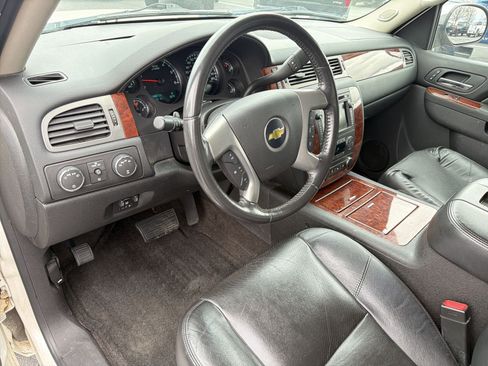 Used 2011 Chevrolet Avalanche LTZ image 11