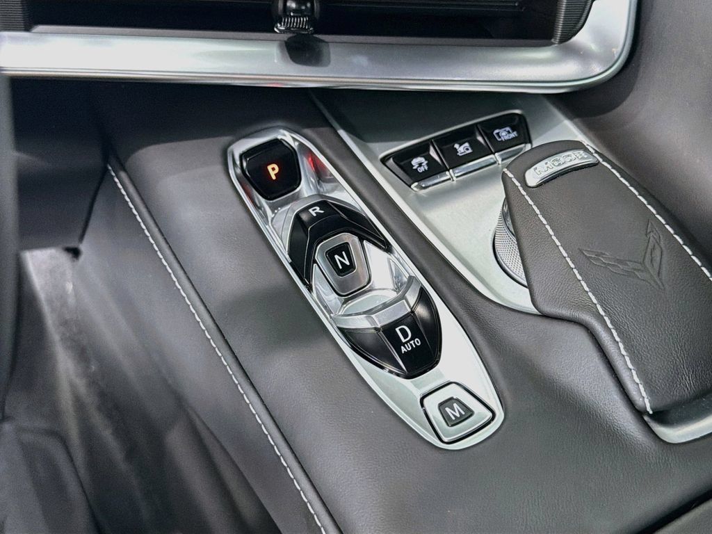 Used 2025 Chevrolet Corvette Z06 RWD image 17