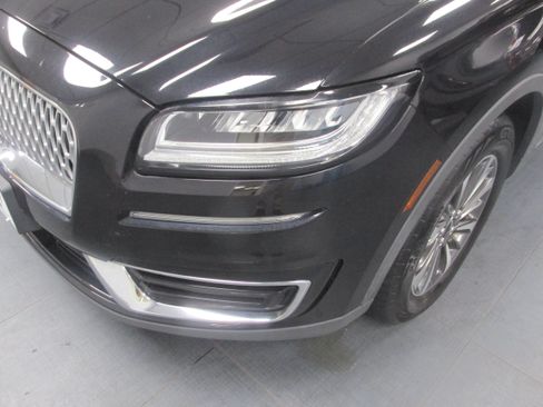 Used 2019 Lincoln Nautilus Select AWD/4WD image 9