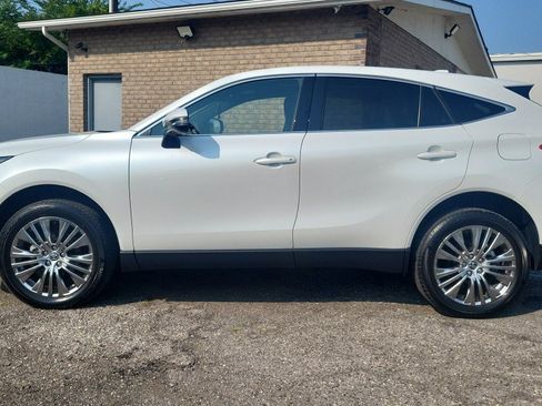 Used 2024 Toyota Venza AWD/4WD image 5