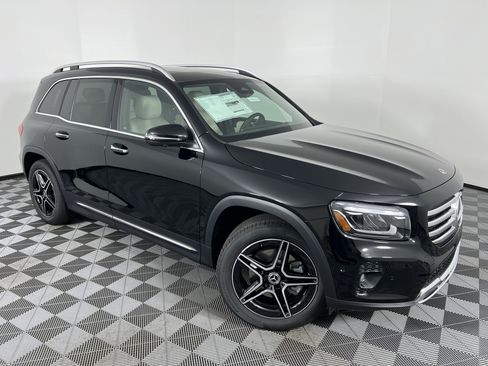 New 2026 Mercedes-Benz GLB 250 4MATIC image 2