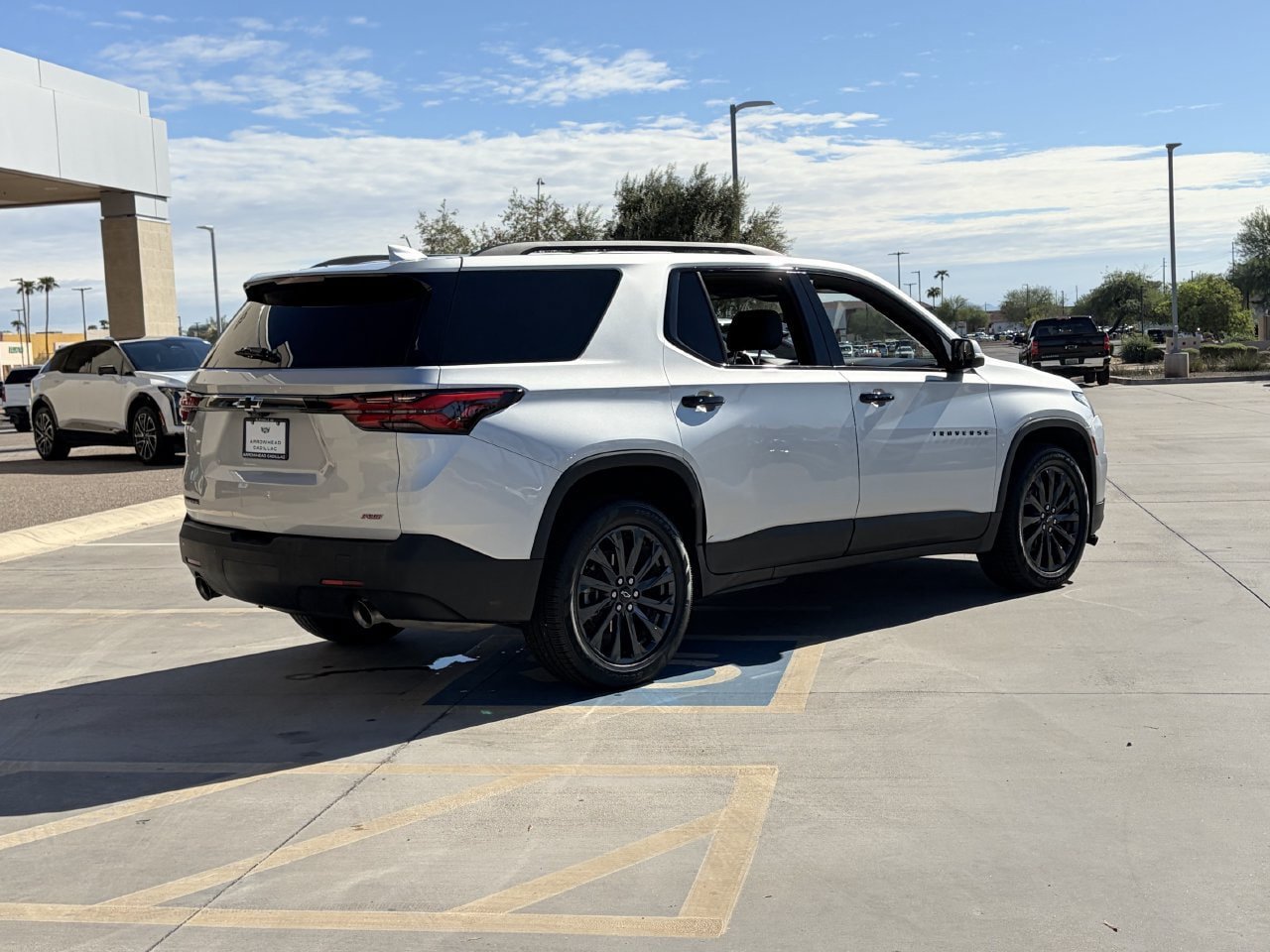Used 2022 Chevrolet Traverse RS FWD image 5