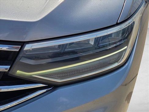 Used 2023 Volkswagen Tiguan SE FWD image 9