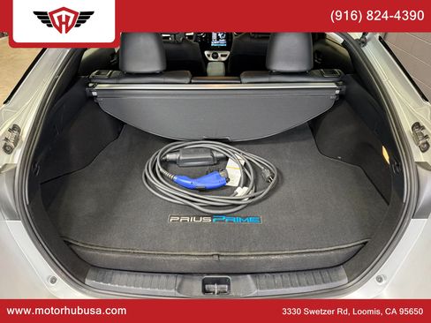 Used 2017 Toyota Prius Prime Advanced w/ Carpet Mat Package FWD image 47