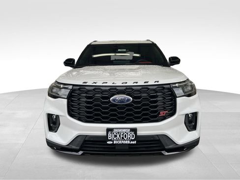 Used 2025 Ford Explorer ST image 2
