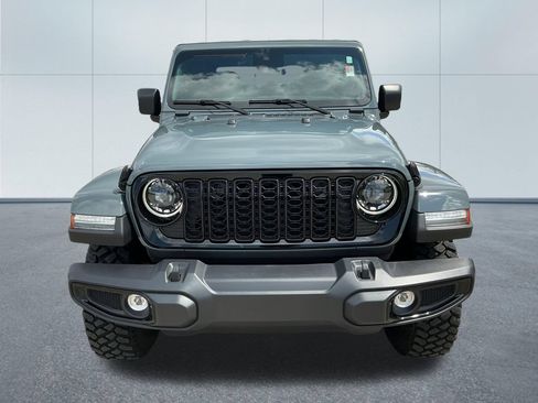 Certified 2025 Jeep Gladiator Sport AWD/4WD image 10