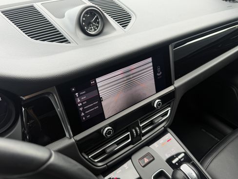 Used 2025 Porsche Macan AWD/4WD image 28