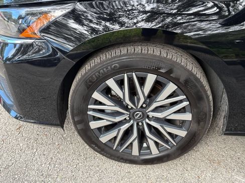 Used 2025 Nissan Altima 2.5 SV FWD image 29