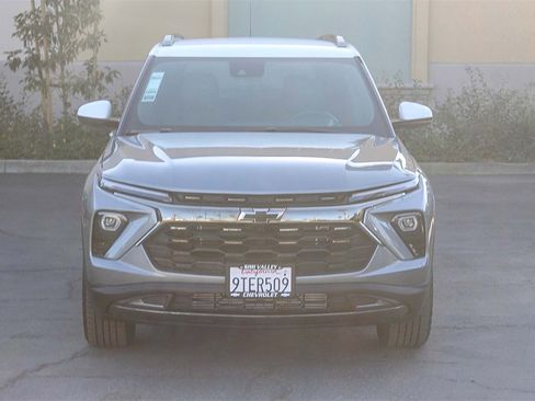 Used 2025 Chevrolet TrailBlazer ACTIV w/ Driver Confidence Package image 2