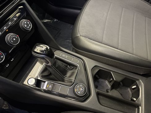 Used 2023 Volkswagen Taos SE w/ Panoramic Sunroof Package image 21