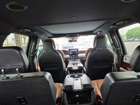 Used 2020 Lincoln Navigator L Reserve w/ Luxury Package AWD/4WD image 16