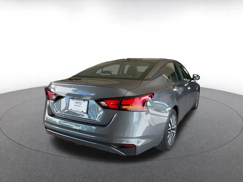 Used 2025 Nissan Altima 2.5 SV FWD image 14