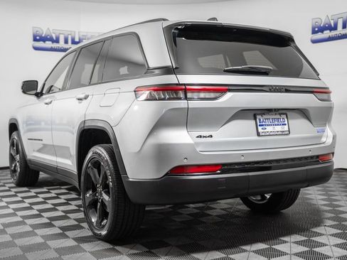 Used 2024 Jeep Grand Cherokee Altitude image 4