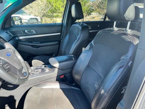 Used 2018 Ford Explorer XLT w/ Equipment Group 202A image 17