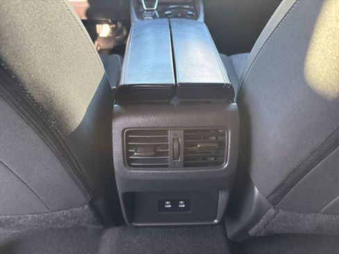 Used 2025 Nissan Rogue SV image 24