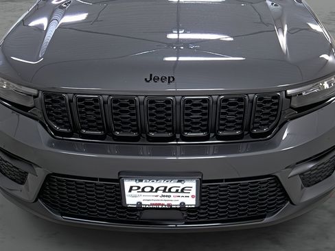 New 2025 Jeep Grand Cherokee 4WD image 16