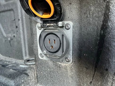 Used 2022 Chevrolet Silverado 1500 Custom image 9