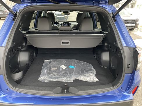 Used 2025 Subaru Forester Limited image 37