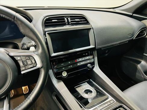 Used 2018 Jaguar F-PACE S AWD/4WD image 14