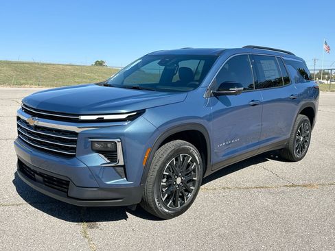 New 2026 Chevrolet Traverse LT w/ Sun and Wheel Package image 37