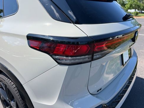 New 2026 Volkswagen Tiguan SE R-Line FWD image 12