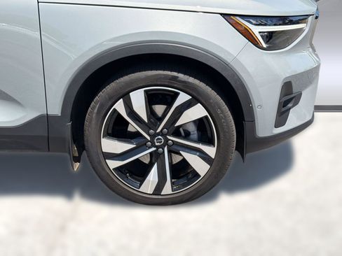 Used 2024 Volvo XC40 B5 Plus w/ Protection Package Premier AWD/4WD image 11
