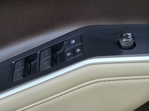 Used 2021 Toyota Highlander XLE AWD/4WD image 36