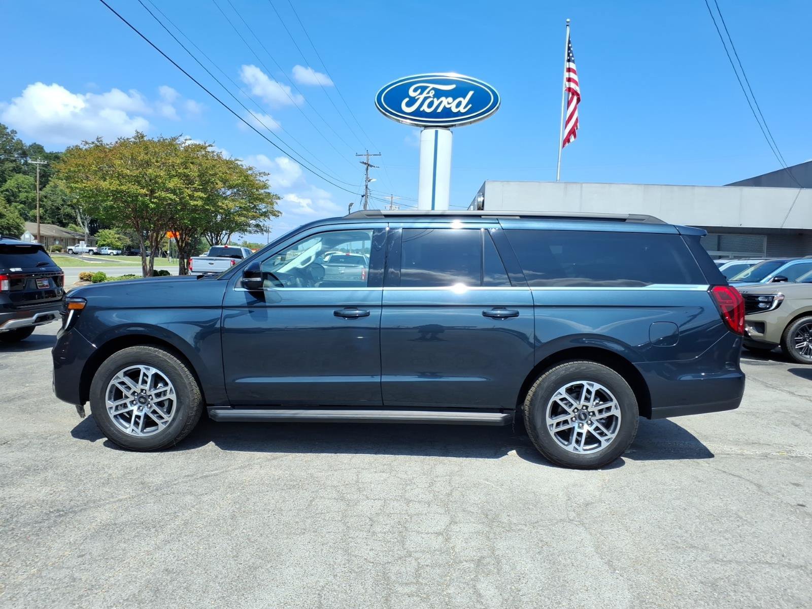 New 2026 Ford Expedition Max Active AWD/4WD image 2