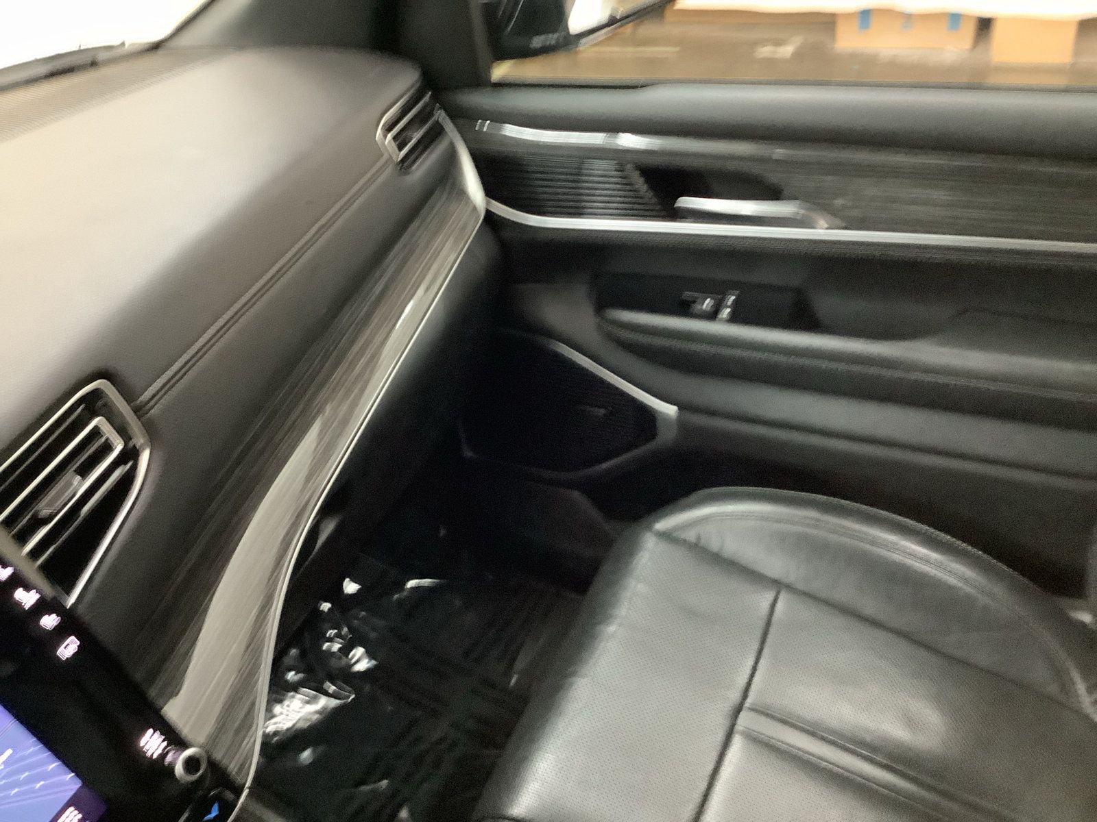 Used 2022 Jeep Wagoneer Series II AWD/4WD image 22