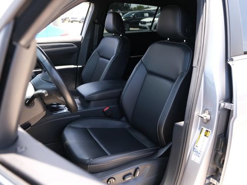 Used 2020 Volkswagen Atlas Cross Sport SE w/ Panoramic Sunroof Package FWD image 9
