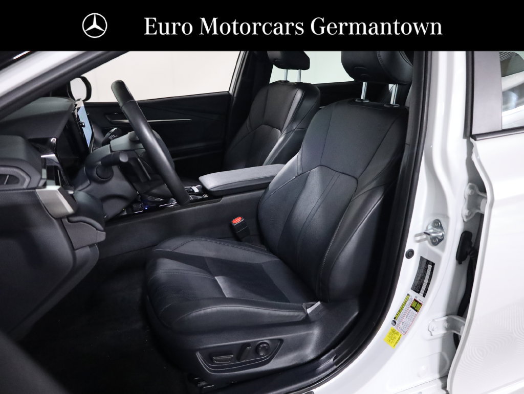 Used 2025 Toyota Camry XSE FWD image 31