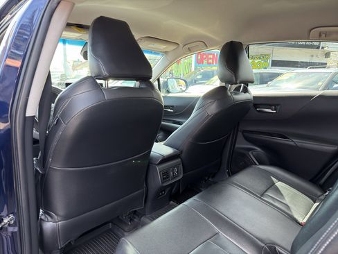 Used 2021 Toyota Venza LE w/ Carpet Mat Package (TMS) image 17