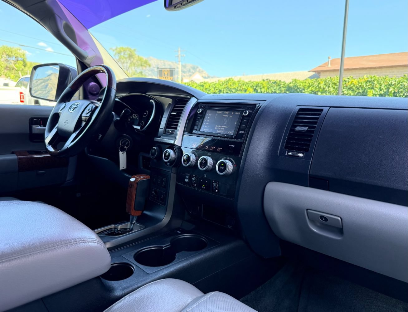 Used 2018 Toyota Sequoia Platinum w/ Carpet Mat Package AWD/4WD image 15