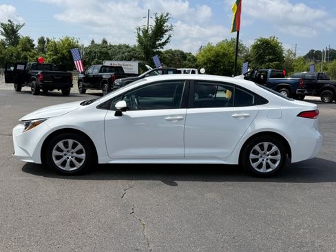 Used 2021 Toyota Corolla LE FWD image 5