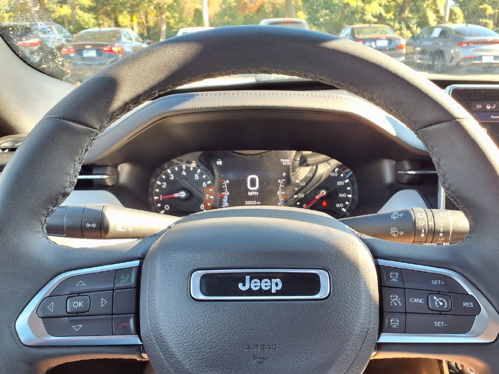 Used 2025 Jeep Compass Limited AWD/4WD image 21