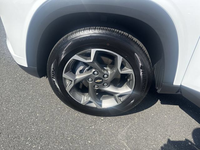 Used 2025 Chevrolet Trax LT w/ Driver Confidence Package FWD image 30