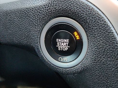 Used 2018 Chrysler 300 Touring w/ Chrome Appearance Package image 16