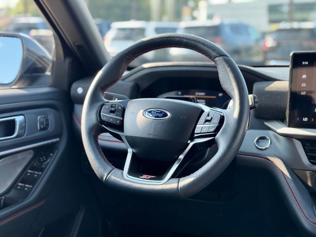 Used 2025 Ford Explorer ST AWD/4WD image 14
