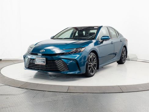 Used 2025 Toyota Camry XLE w/ Premium Plus Package FWD image 3