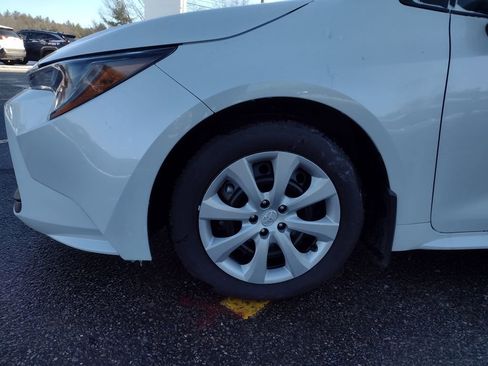 Used 2025 Toyota Corolla LE image 2