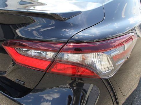 Used 2022 Toyota Camry SE w/ Cold Weather Package FWD image 12