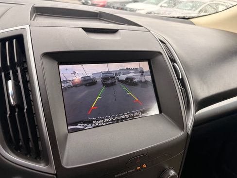 Used 2020 Ford Edge SE FWD image 16
