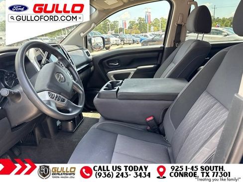 Used 2021 Nissan Titan SV w/ Accessory Utility Package RWD image 5