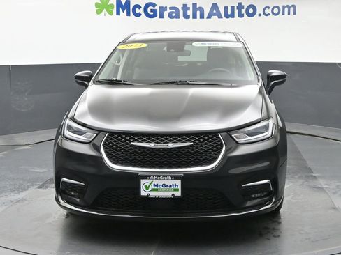 Used 2023 Chrysler Pacifica Touring-L FWD image 6