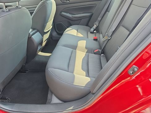 Used 2025 Nissan Altima 2.5 SV FWD image 10