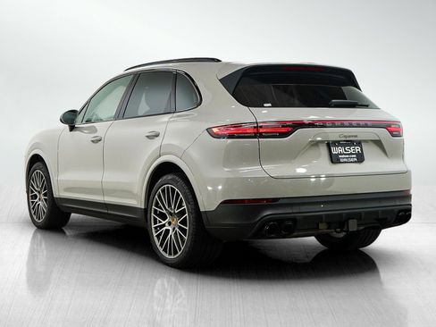 Used 2023 Porsche Cayenne Platinum Edition AWD/4WD image 3