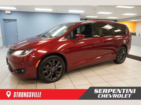 Used 2019 Chrysler Pacifica Touring Plus w/ S Appearance Package FWD image 1