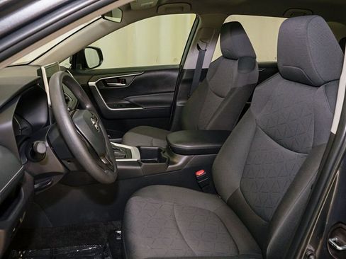 Used 2025 Toyota RAV4 XLE image 10