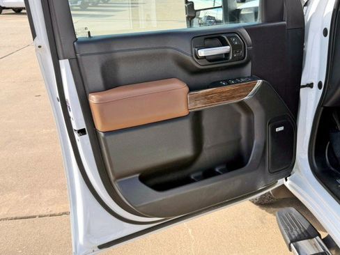 Used 2020 Chevrolet Silverado 3500 High Country image 15