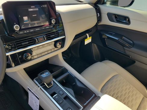 New 2025 Nissan Pathfinder SV image 36